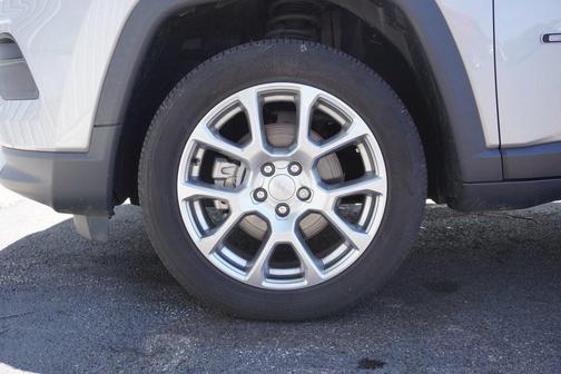 Billet Silver Metallic Clearcoat 2022 Jeep Compass Latitude Lux