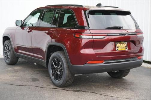 2025 Jeep Grand Cherokee Laredo