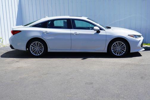 Ice Edge 2022 Toyota Avalon Hybrid Limited