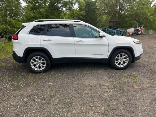 2017 Jeep Cherokee Sport