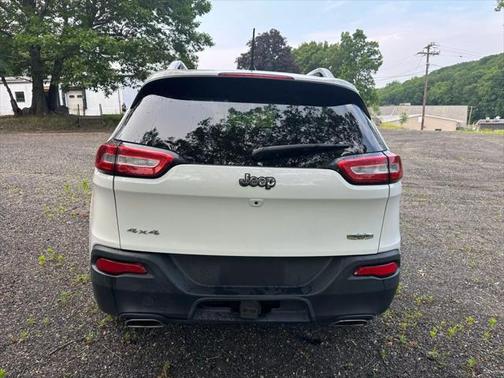 2017 Jeep Cherokee Sport