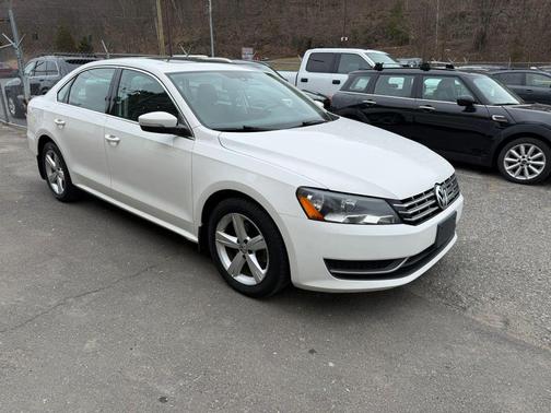 Candy White 2013 Volkswagen Passat 2.0 TDI SE w/ Sunroof