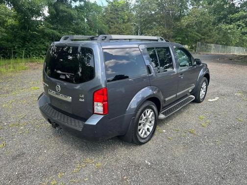 2010 Nissan Pathfinder LE