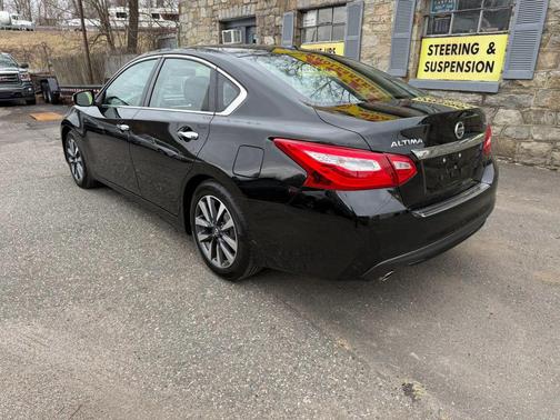 Super Black 2016 Nissan Altima 2.5 SV