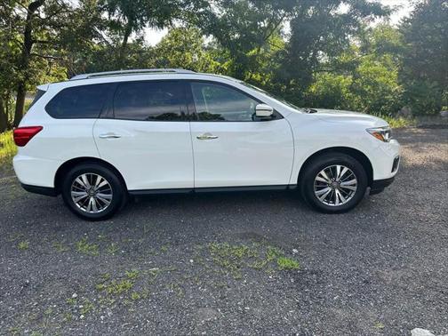 2018 Nissan Pathfinder SV