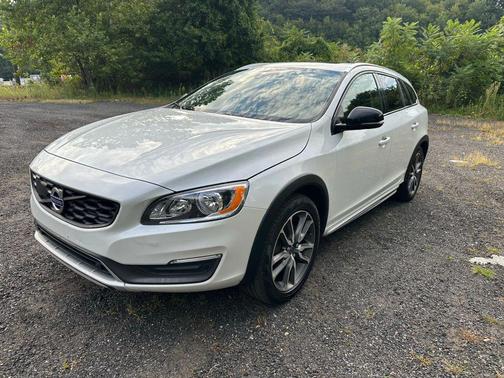 2016 Volvo V60 Cross Country T5