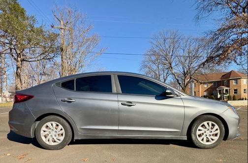 2019 Hyundai ELANTRA SE