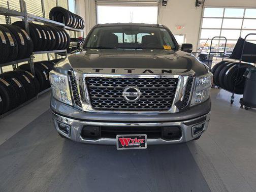 2017 Nissan Titan SV