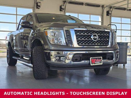 2017 Nissan Titan SV