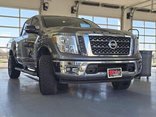 2017 Nissan Titan SV