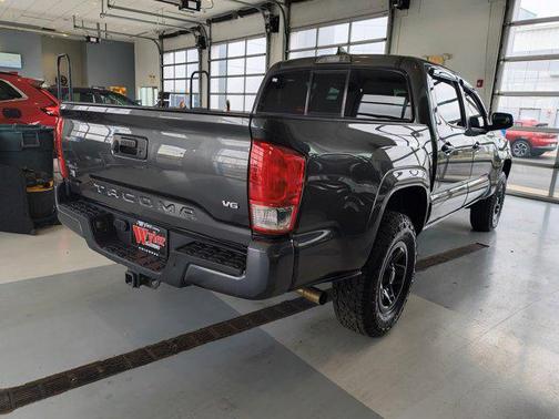 2017 Toyota Tacoma SR