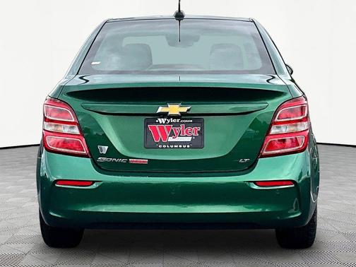 Ivy Metallic 2018 Chevrolet Sonic LT