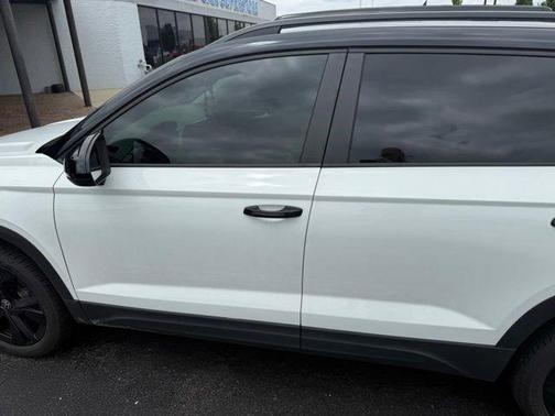 2025 Volkswagen Taos 1.5T SE Black