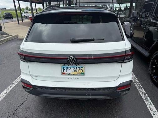 2025 Volkswagen Taos 1.5T SE Black