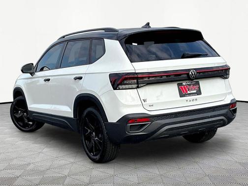 Pure White 2025 Volkswagen Taos 1.5T SE Black