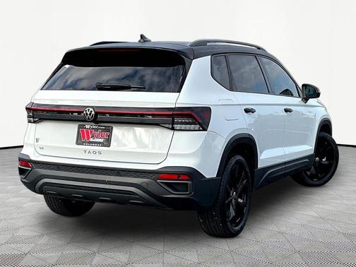 Pure White 2025 Volkswagen Taos 1.5T SE Black