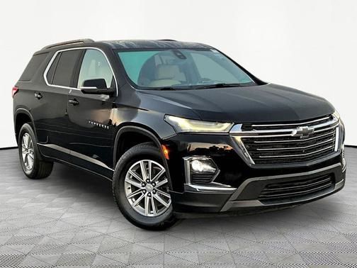 Mosaic Black Metallic 2023 Chevrolet Traverse LT Cloth