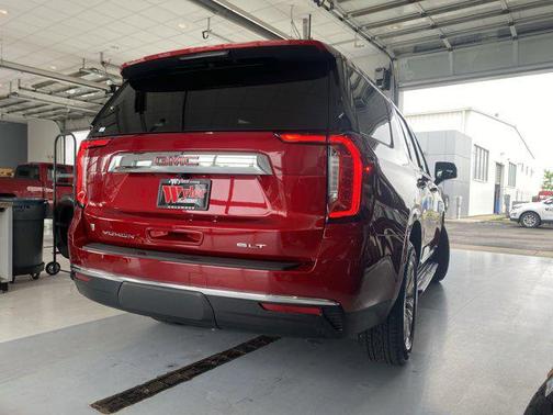 2024 GMC Yukon SLT