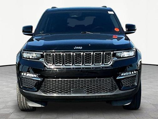Diamond Black Crystal Pearlcoat 2023 Jeep Grand Cherokee Limited