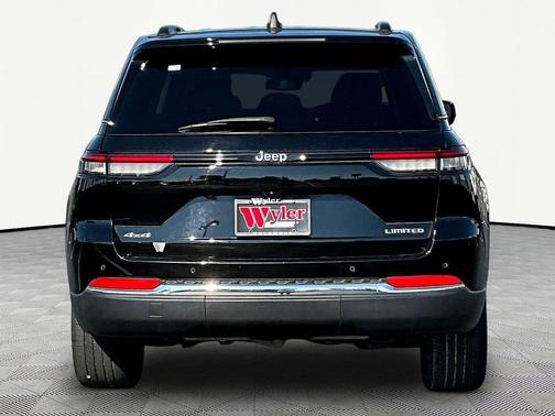 Diamond Black Crystal Pearlcoat 2023 Jeep Grand Cherokee Limited