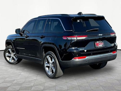 Diamond Black Crystal Pearlcoat 2023 Jeep Grand Cherokee Limited