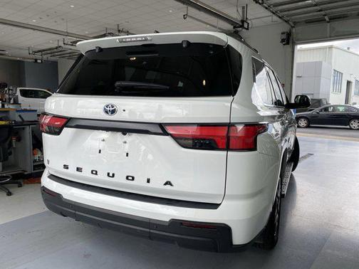 2024 Toyota Sequoia SR5