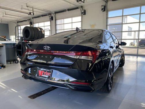 2023 Hyundai ELANTRA Limited