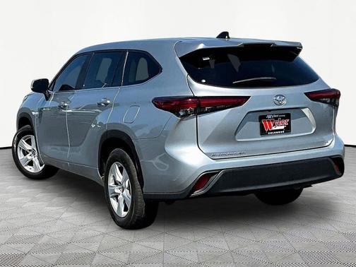 Celestial Silver Metallic 2023 Toyota Highlander LE
