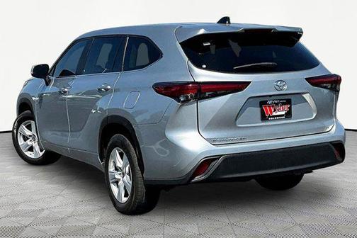 Celestial Silver Metallic 2023 Toyota Highlander LE