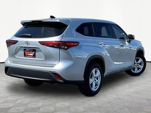 Celestial Silver Metallic 2023 Toyota Highlander LE