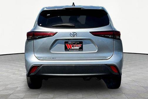 Celestial Silver Metallic 2023 Toyota Highlander LE
