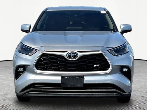 Celestial Silver Metallic 2023 Toyota Highlander LE