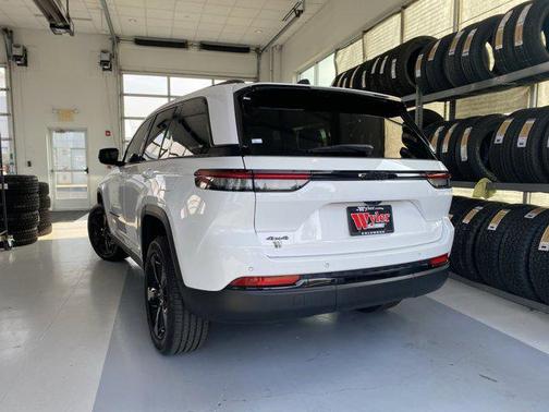 2024 Jeep Grand Cherokee Altitude