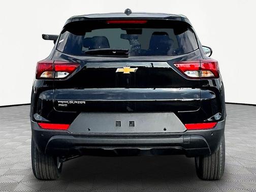 Mosaic Black Metallic 2026 Chevrolet Trailblazer LS