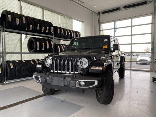 2023 Jeep Gladiator Overland