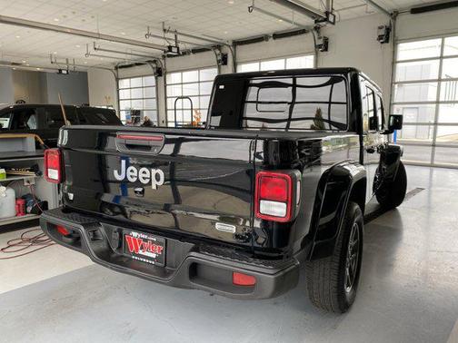 2023 Jeep Gladiator Overland