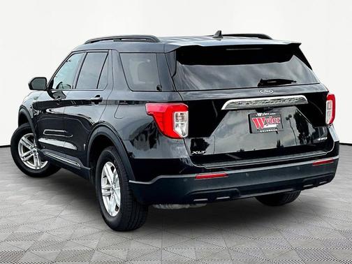 AGATE BLACK METALLIC 2022 Ford Explorer XLT