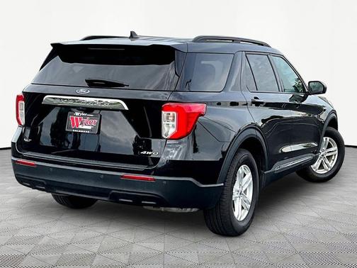 AGATE BLACK METALLIC 2022 Ford Explorer XLT