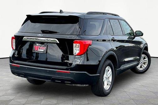 AGATE BLACK METALLIC 2022 Ford Explorer XLT