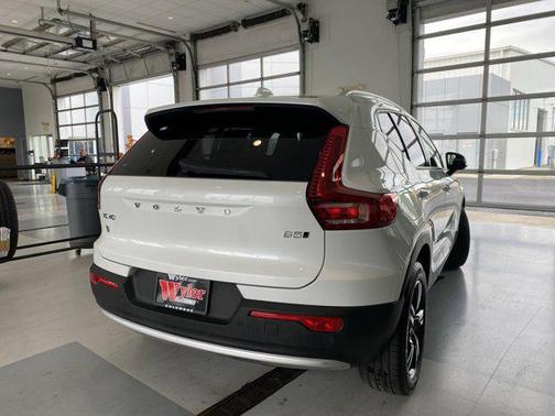 2023 Volvo XC40 B5 Core