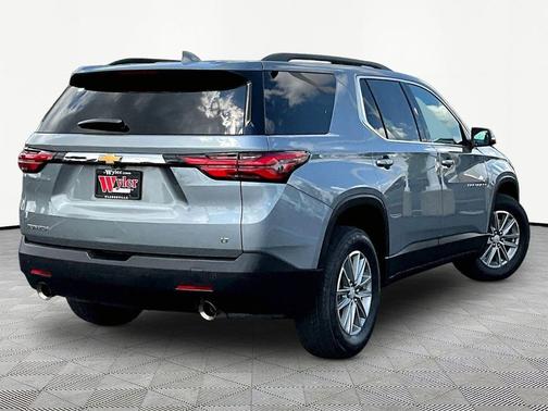 Sterling Gray Metallic 2023 Chevrolet Traverse LT Leather