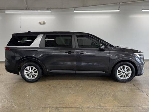 2022 Kia Carnival LX
