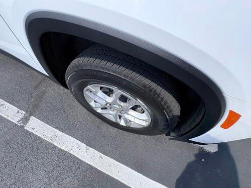 Summit White 2024 Chevrolet Traverse LS