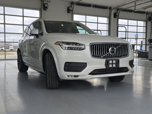2021 Volvo XC90 T6 Momentum