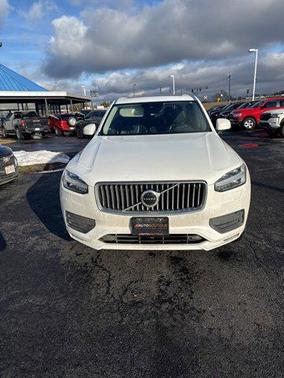 2021 Volvo XC90 T6 Momentum