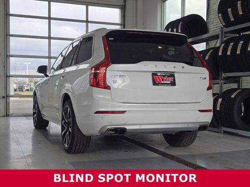 2021 Volvo XC90 T6 Momentum