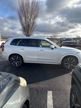 2021 Volvo XC90 T6 Momentum