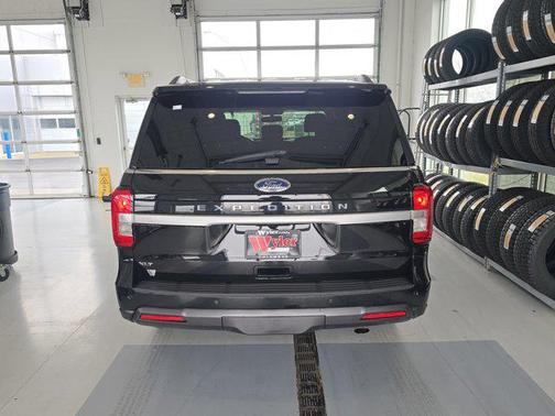 AGATE BLACK METALLIC 2022 Ford Expedition XLT