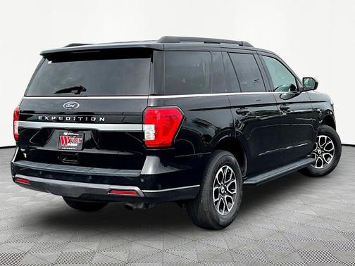 AGATE BLACK METALLIC 2022 Ford Expedition XLT