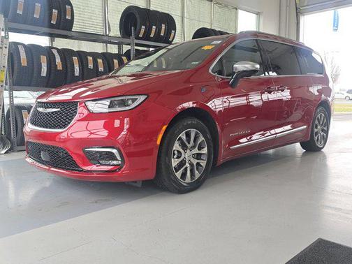 2025 Chrysler Pacifica L